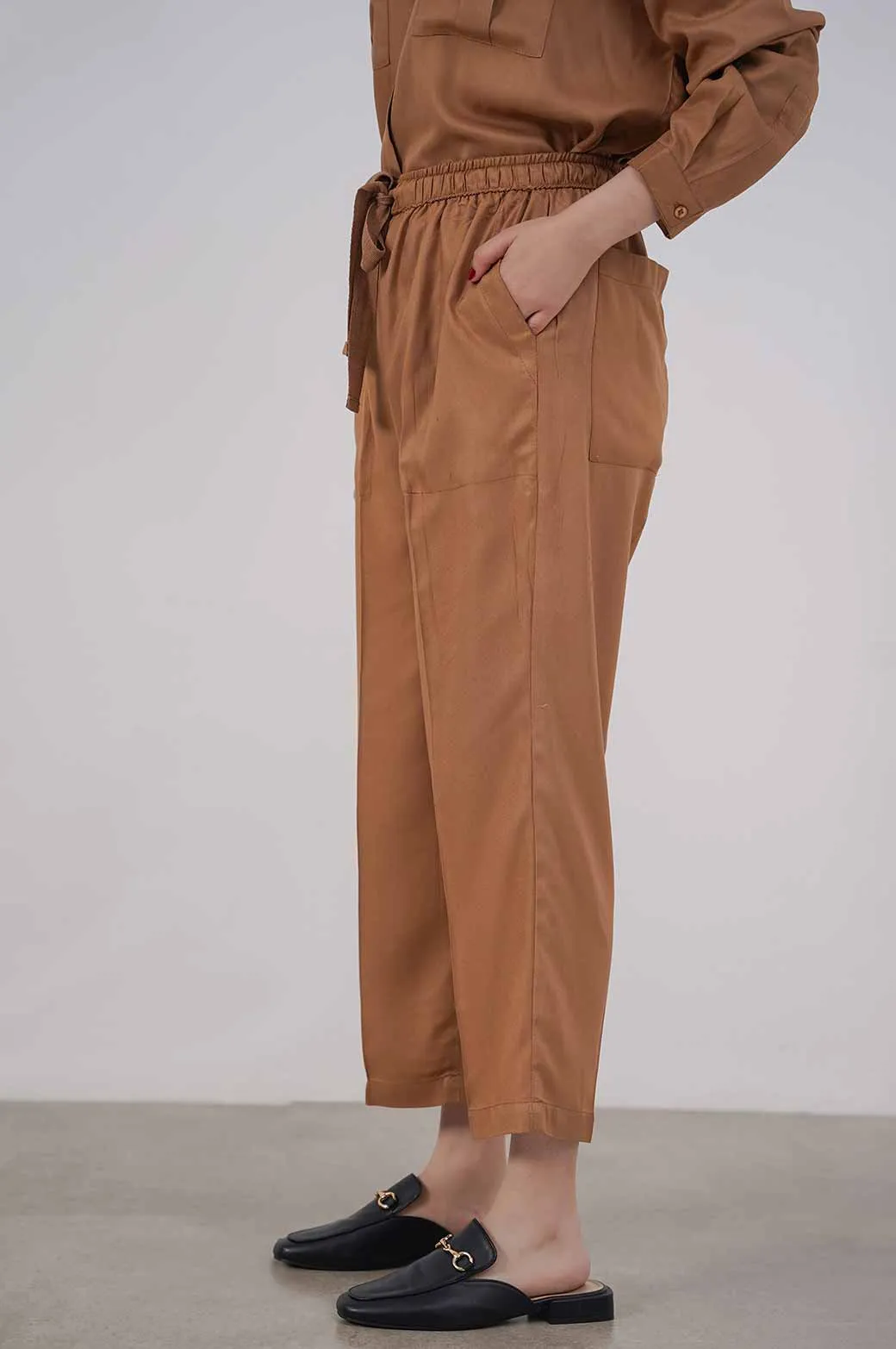 DRAWSTRING STRAIGHT PANTS